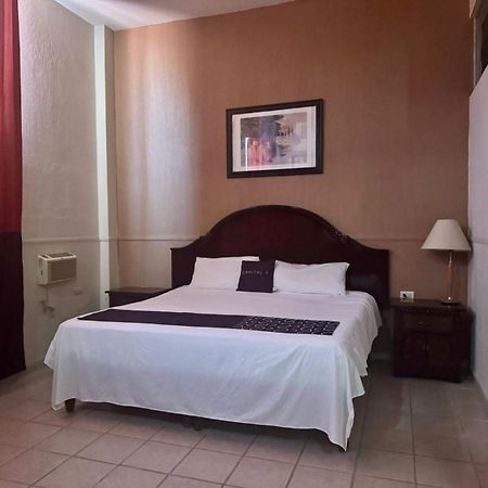 Hotel Marney อากวสคาเลียนเทส ภายนอก รูปภาพ