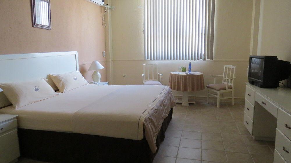 Hotel Marney อากวสคาเลียนเทส ภายนอก รูปภาพ
