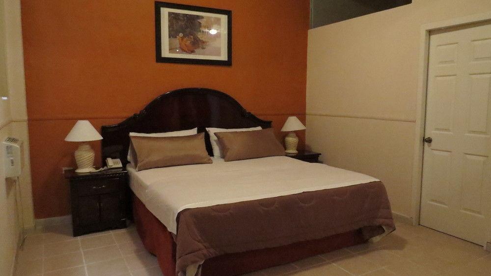 Hotel Marney อากวสคาเลียนเทส ภายนอก รูปภาพ
