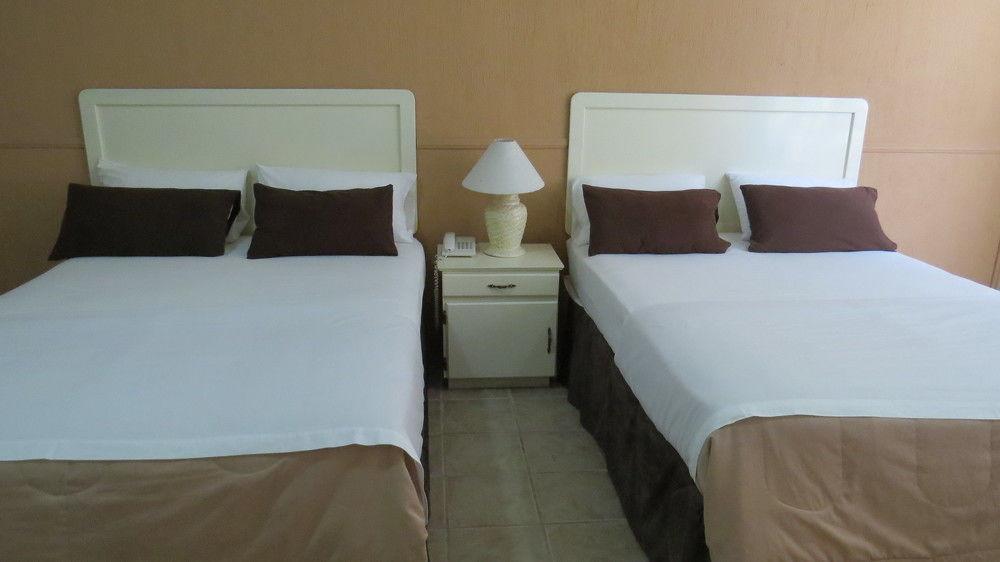 Hotel Marney อากวสคาเลียนเทส ภายนอก รูปภาพ